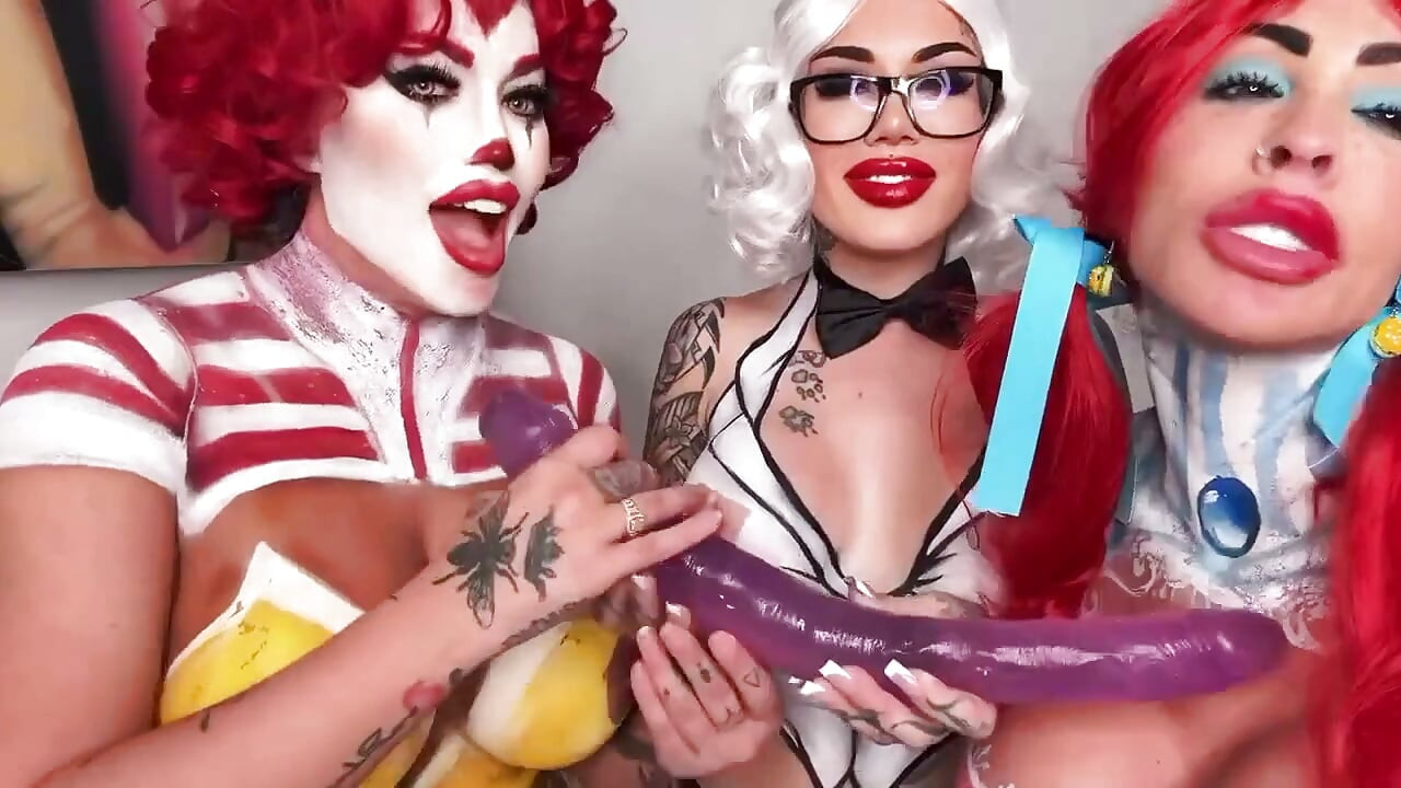 Halloween dildo JOI z przyjaciółmi