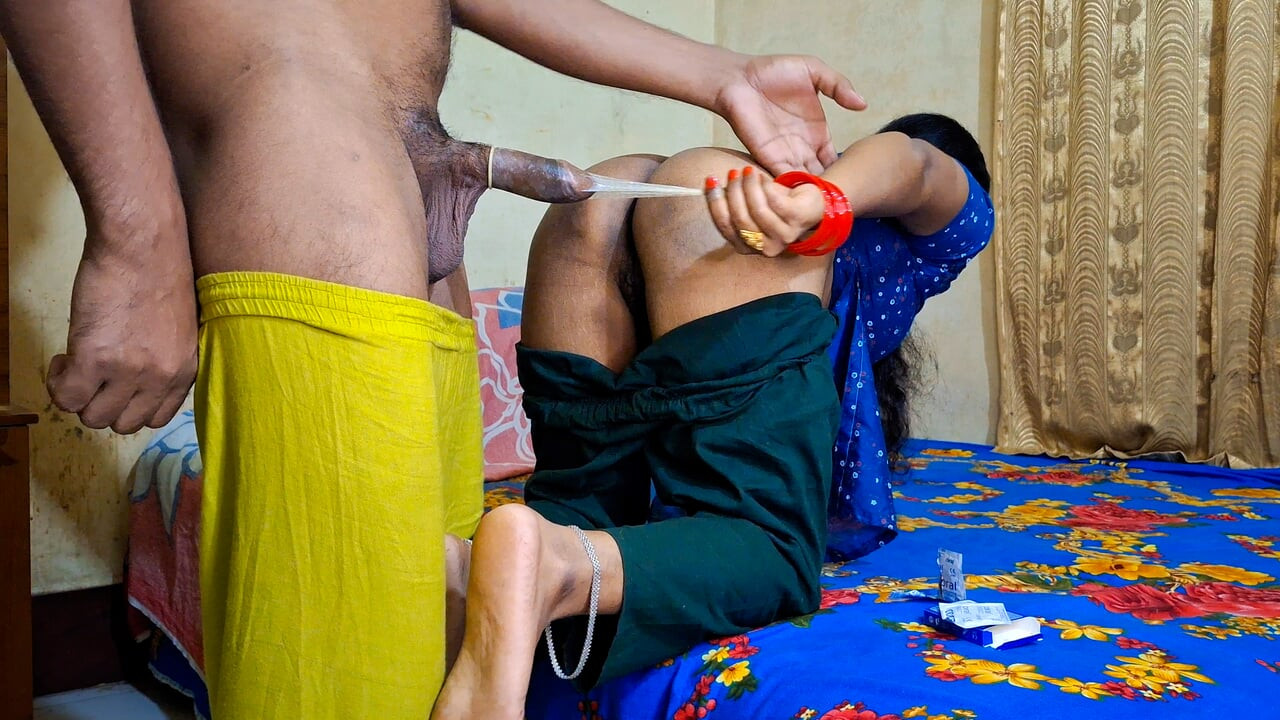 Camisinha do meio-irmão perto da meia-irmã, meio-irmão e meia-irmã fodendo desi x vídeos