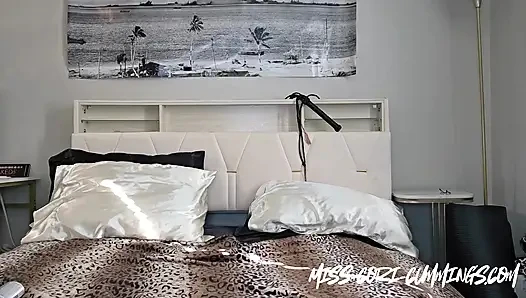 Morgen vibriert mit meinem Buttplug.