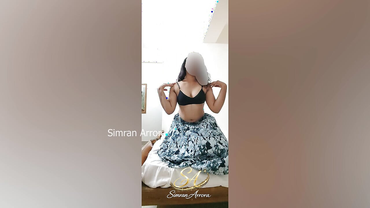 Chica yung con un cuerpo perfecto. Leche en mis grandes tetas!