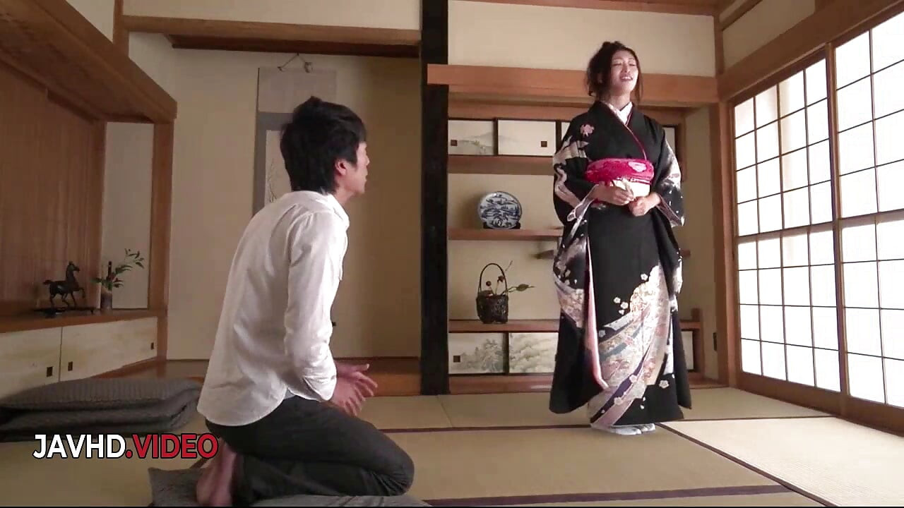 Reiko kobayakawa thổi kèn châu Á gợi cảm trong kimono
