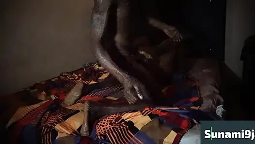 Cewek itu meringis kesaksaan sama kontol panjang