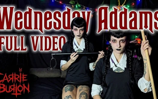 Wednesday Addams bermain dengan vaginanya