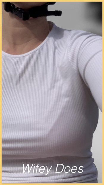 Wifey rides braless in public