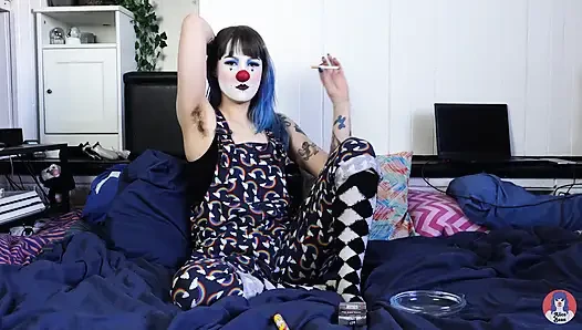 Behaarte Clown Raucht