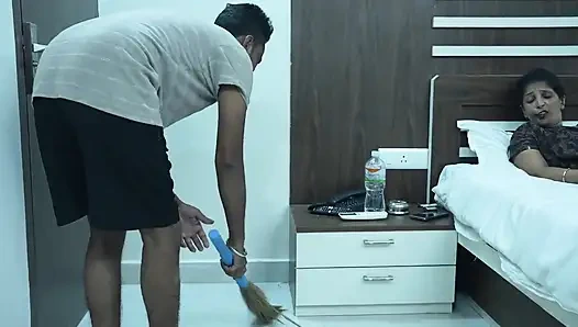 Tante seksi india dientot habis-habisan sama pelayannya sendiri - rea desi