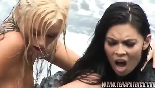 Pulau Teradise 2: adegan 1, menampilkan Tera Patrick, Brittney Skye