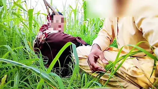 Mamma indiana e figliastro kheton mein choda bahut maja aaya