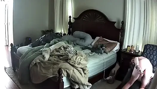 Orta yaşlı seksi kadın dev büyük zenci yarağı dildoyla kendini sikerken yakalandı