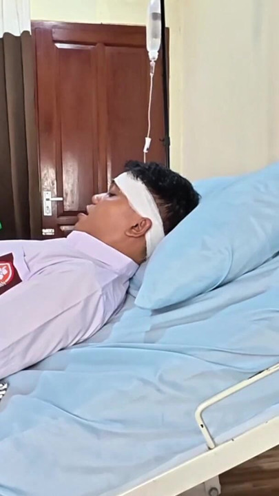 Dimas devine pacientul unui doctor pervers | Clipul 2