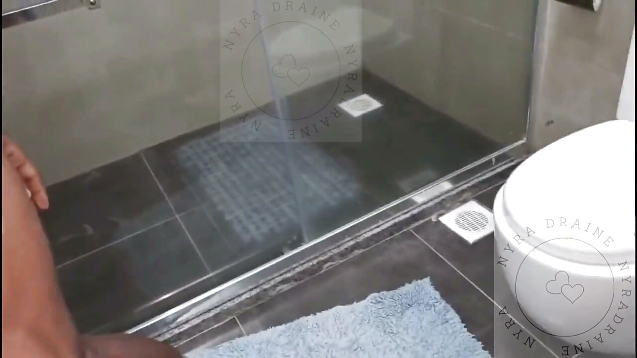 لزبین دوست‌دخترم کاملاً وارد پورن می‌شه... با مردها