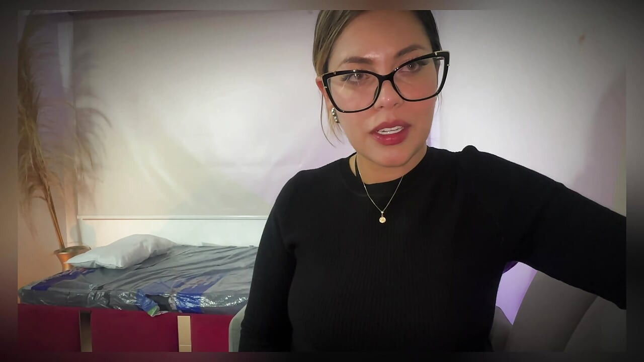 I fuck sexy and prudish psychologist in her office in the middle of a session