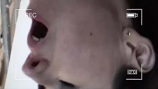 Büyükanne, Evinin inşaat Alanında Genç Bir Penis Tarafından Sikilir