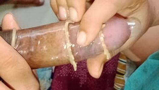 Desi Indyjski Bhabhi uprawia seks z żebrową prezerwatywą