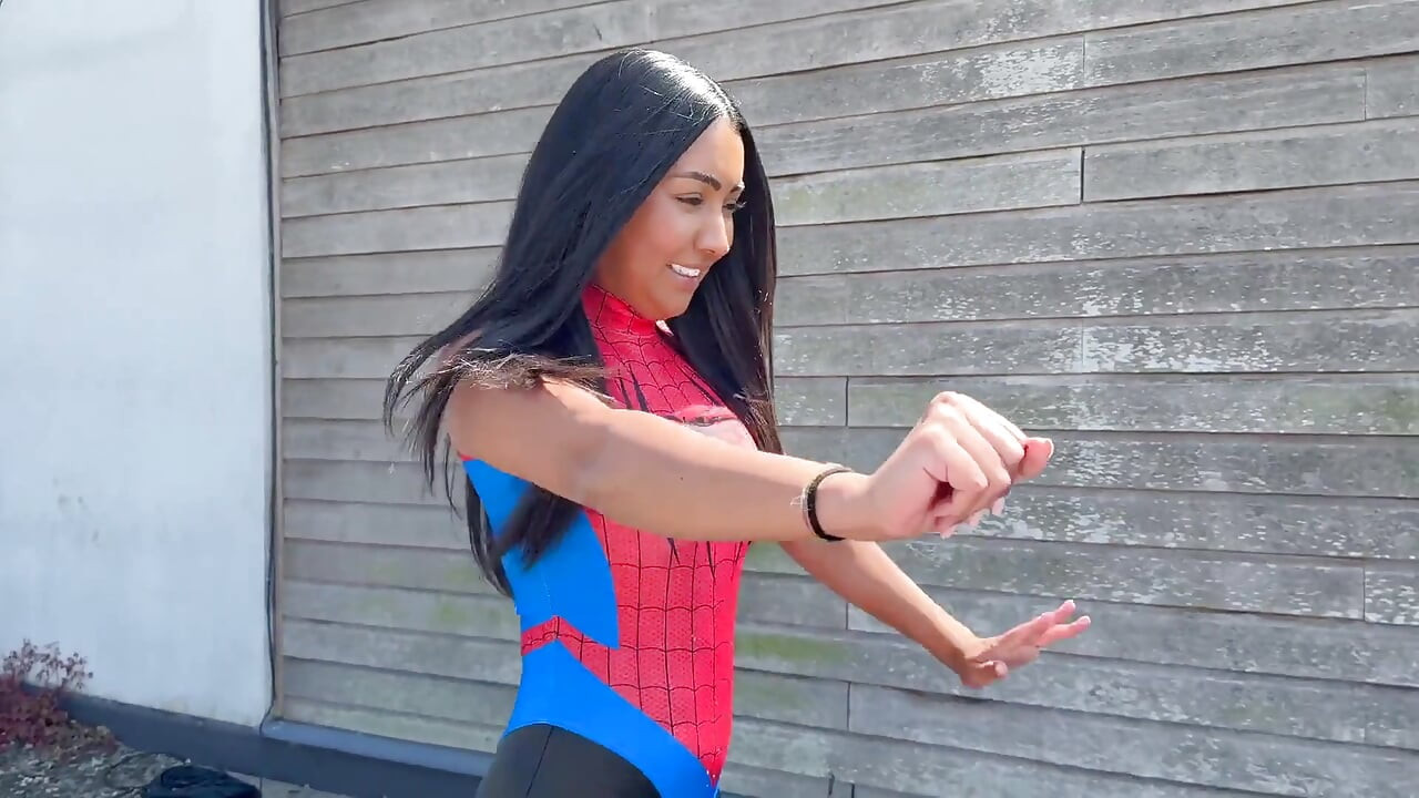 Courtney: atrapado en una web de esclavitud (hd + bts))