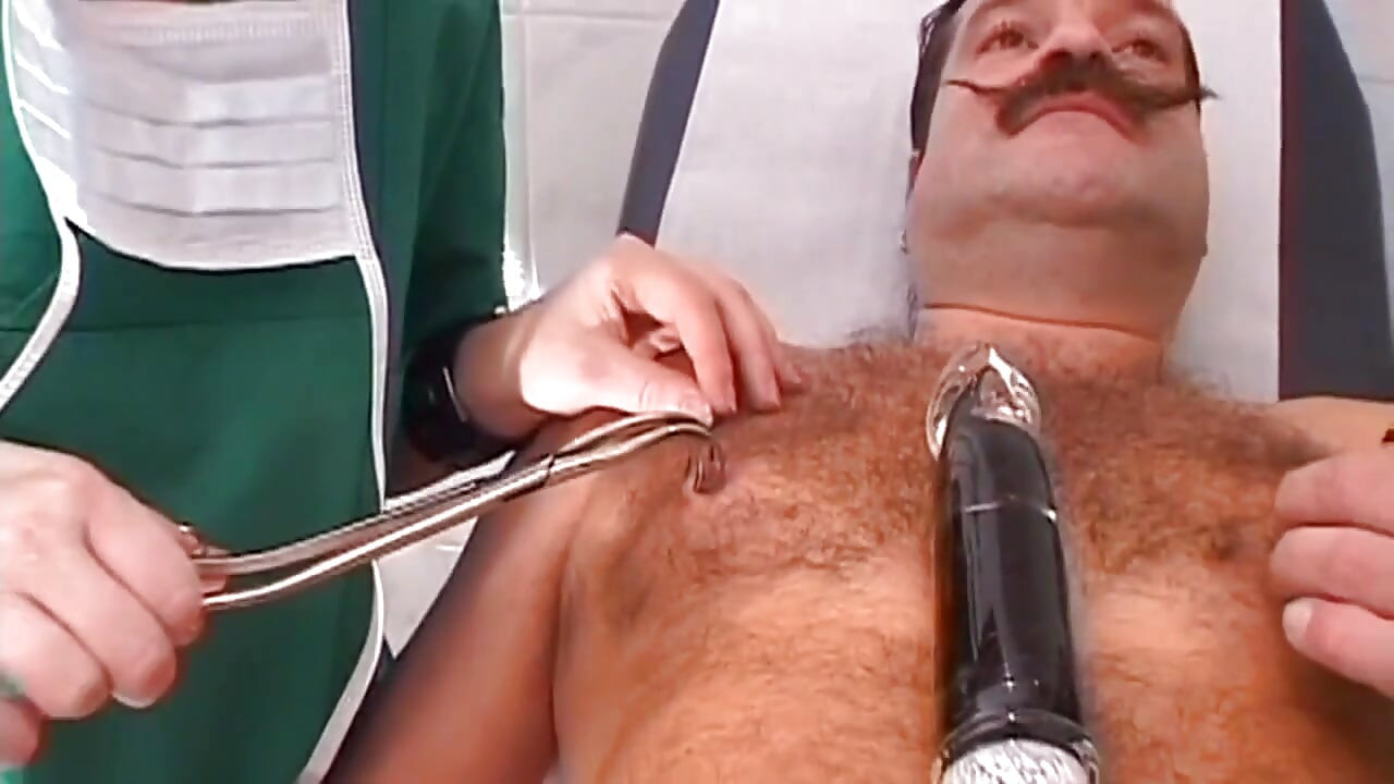 Pacient matur spread pentru joc profund cu jucărie medicală