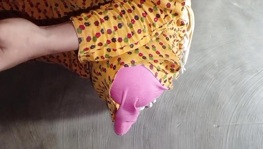 عمة ديسي مشتهية على السرير ساقيها مفتوحتين على مصراعيهما، نيك كامل طاقتهما (صوت بنغالي)