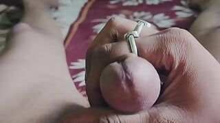Preciosa india con gran polla en la masturbación