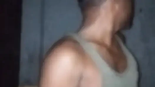 Bhabhi ne apni chut me mall under dalbaya
