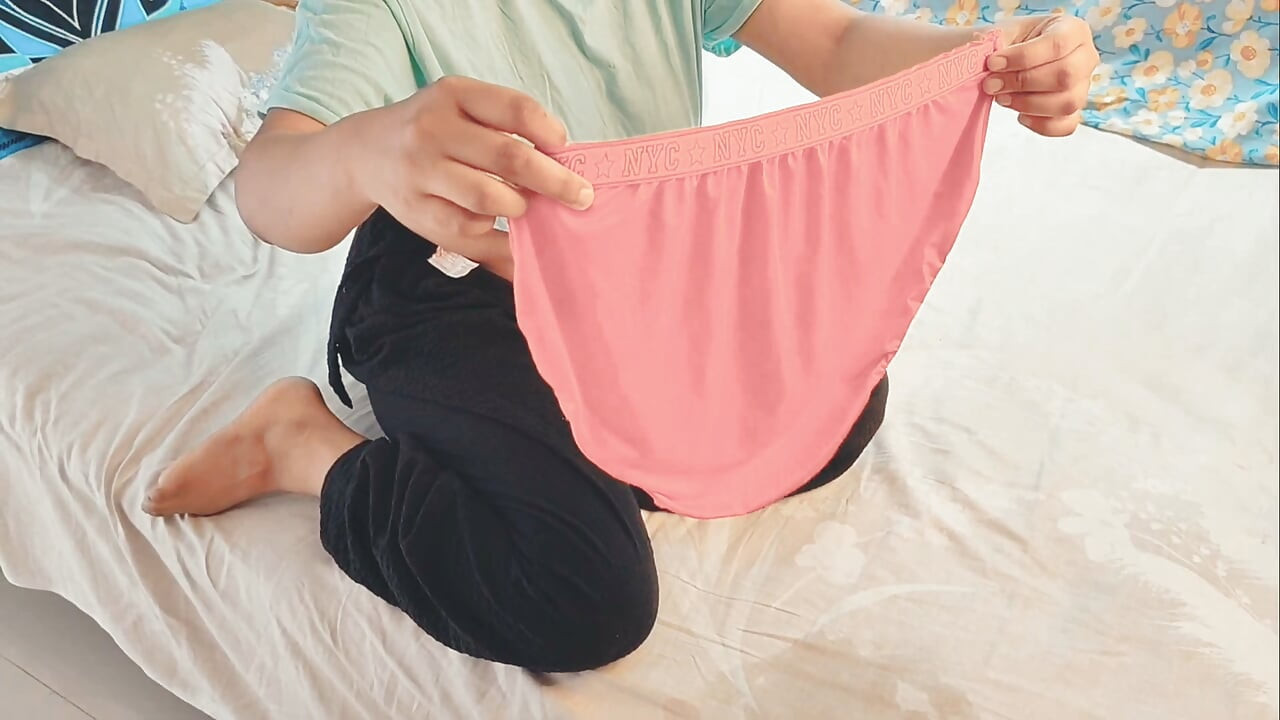 继兄弟给他的继妹的意外惊喜