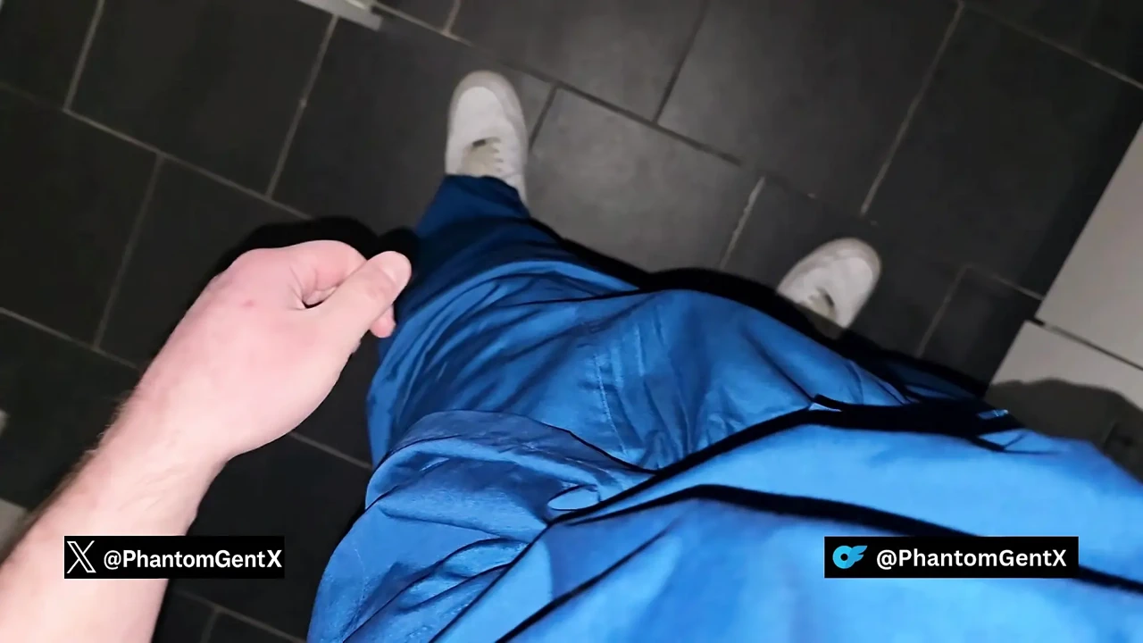 German Doctor sneaks to toilet and jerks out his secret – PhantomGentX