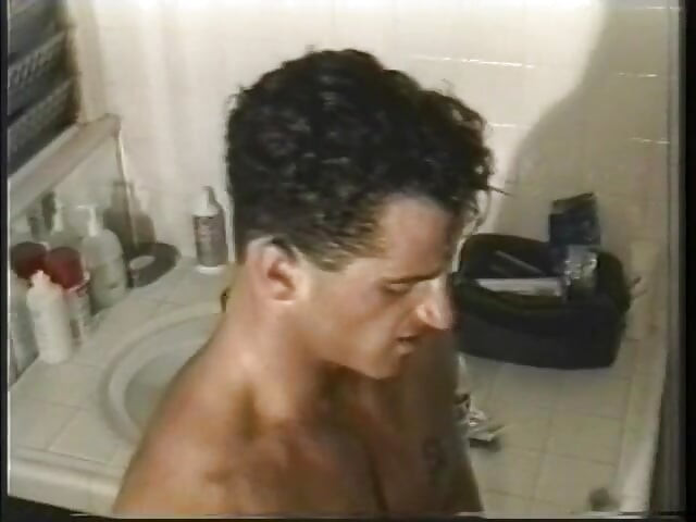 Two horny hunks with amazing bodies fuck in the shower