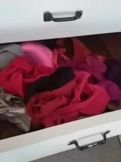 継母パンティー引き出し