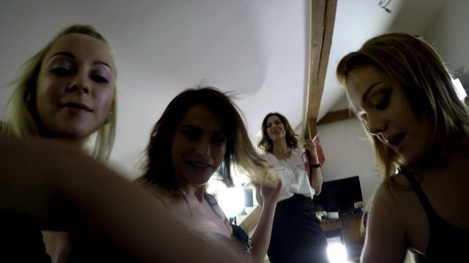 Gopro en mi cabeza, desafío cfnm estilo pov con 4 chicas calientes