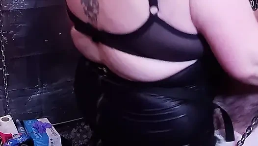 Bölüm 5:- booboo bir yarak halkası ve yeni bir yarak hediye alıyor!