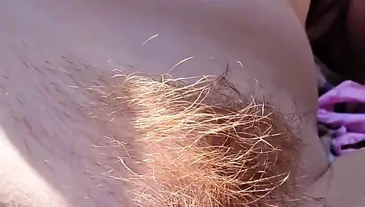 Kızıl saçlı utv'de amını ve götünü çıplak parmaklıyor edepsizce konuşuyor