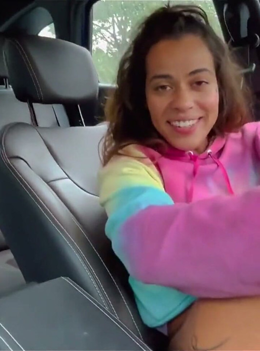 Hot Pussy Inside the Car! Outdoors Is More Enjoyable!!