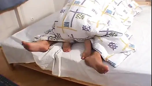 Sexy heiße blonde schlampe reitet einen großen harten reifen schwanz!