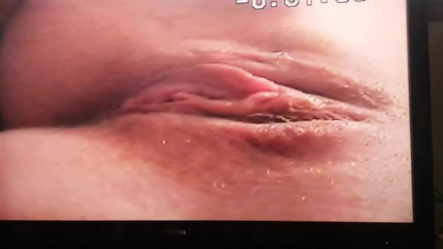 eating my wife's pussy