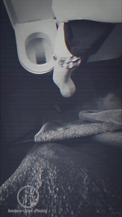 Flatmate Caught Peeing on Night Vision Cam