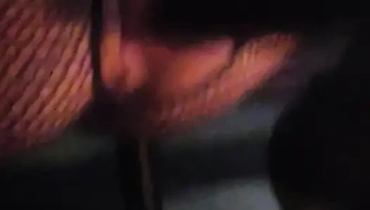 Sulu sidikli amcık mastürbasyon yapıyor ve gerçekten sert fışkırtıyor