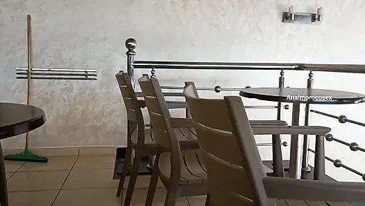 I Met a Girl by Chance at a Cafe, Went Home with Her, and We Ended up Having Sex