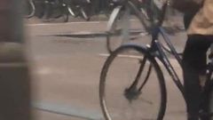 Ditch dziewczyna na rowerze