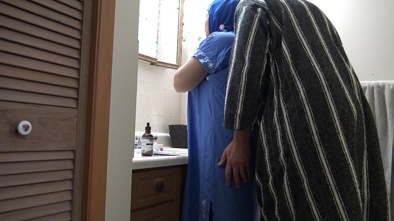 Mi marido me folla el culo en la cocina