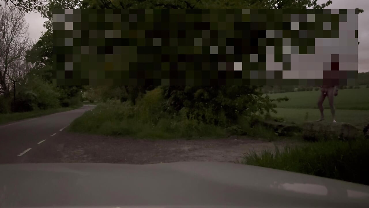 Naked wanking and twerking barefoot outside at dawn