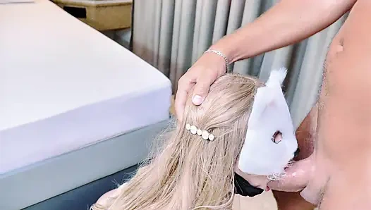 Er musste seine frau filmen, die von einem fremden gefickt wird ...