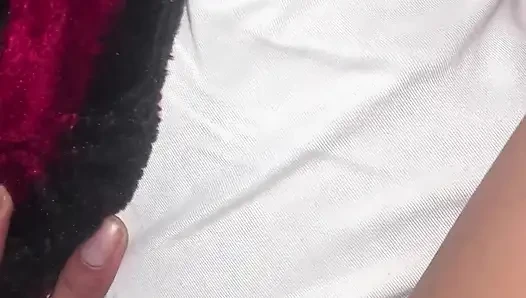 Geile desi-stiefschwester teilt ihre schmutzige sexgeschichte von letzter nacht mit ihrem freund