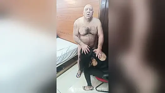 BRUNETTE ONLY GOES FOR THE BLOWJOB