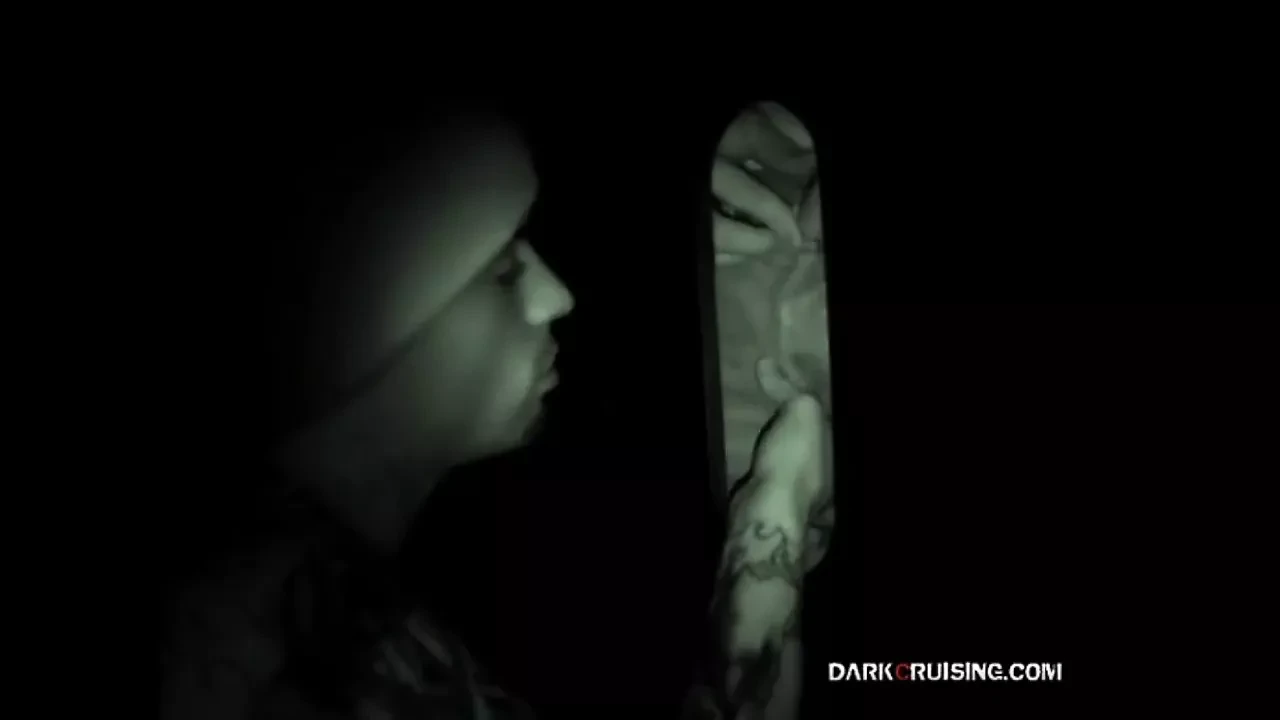 Darkcruising.com – Infrared in the backroom