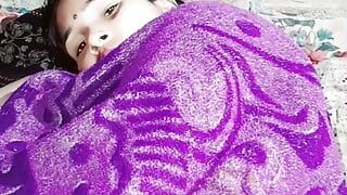 Boyfriend Fucking virgin indian desi bhabhi pussy is hard