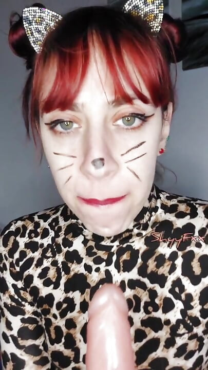シャイフックス 人間の主人が難しいおもちゃのロールプレイと一緒に来るとき、私は大好きです