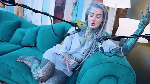 Aku berbicara tentang O - overcome - asmr podcast sfw berbicara dengan model tato gimbal gotik