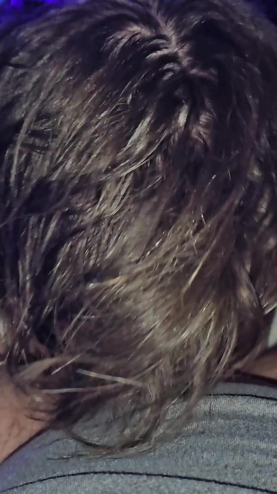 Golo pušenje kurca ispod crnog svetla je bilo punih usta | Klip 3