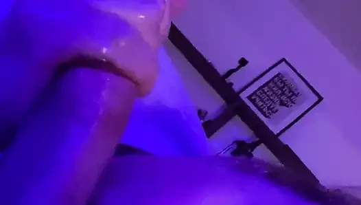 Soğuk bir sonbahar akşamında rahat evde oral seks