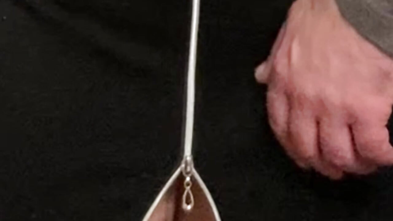 Napalona laska palcami pod sukienką