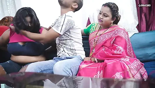 Две индийские возбужденные мачехи дези делят хуй своего пасынка для хардкорного траха в тройничке (хинди аудио)